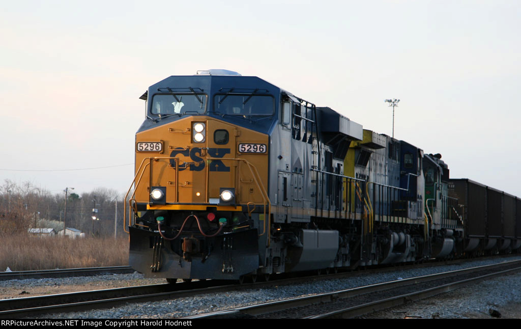 CSX 5296 leads an empty coal train northbound at Charlie Baker